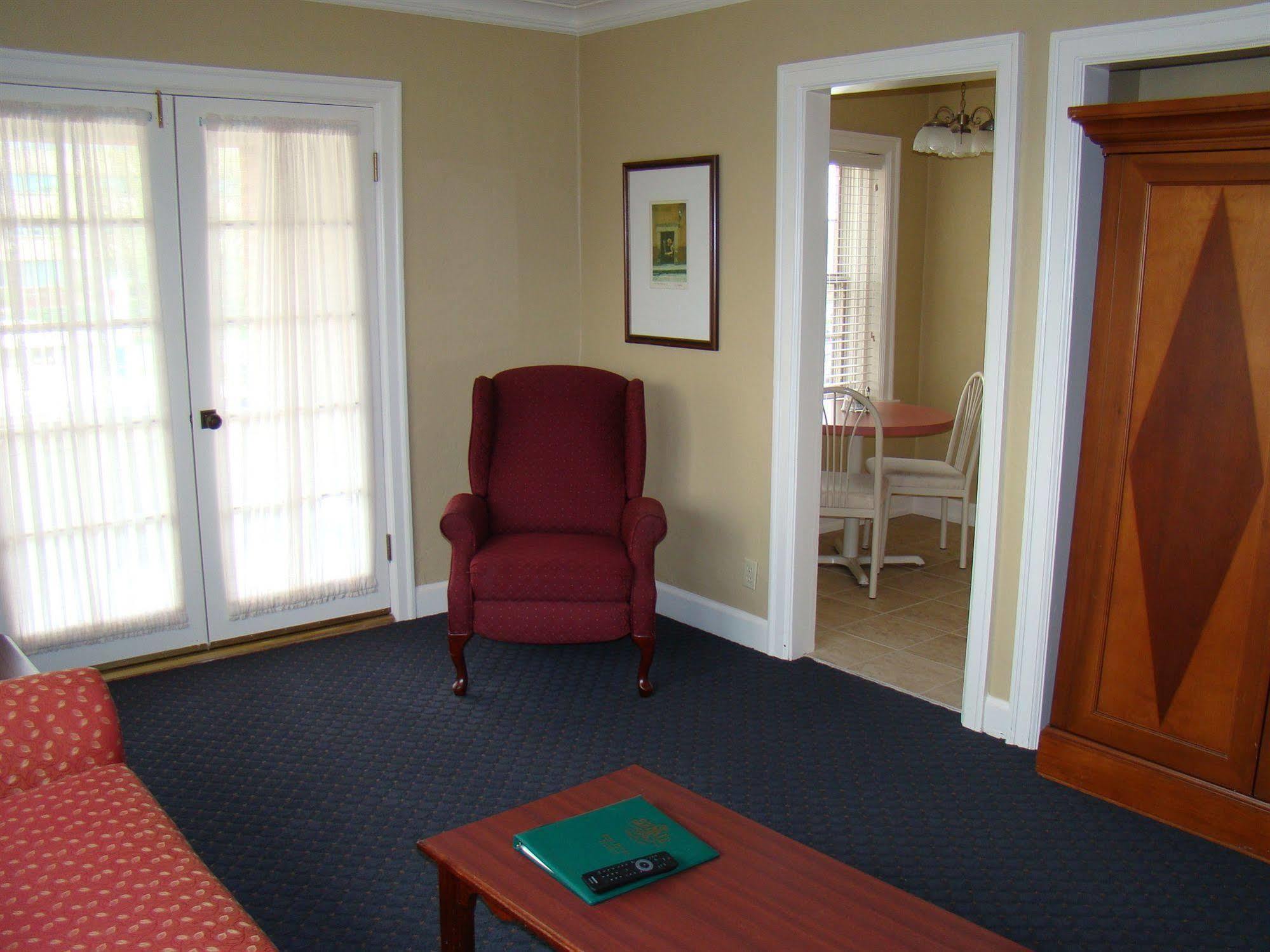 Senate Suites Extended Stay Hotel Topeka Eksteriør billede