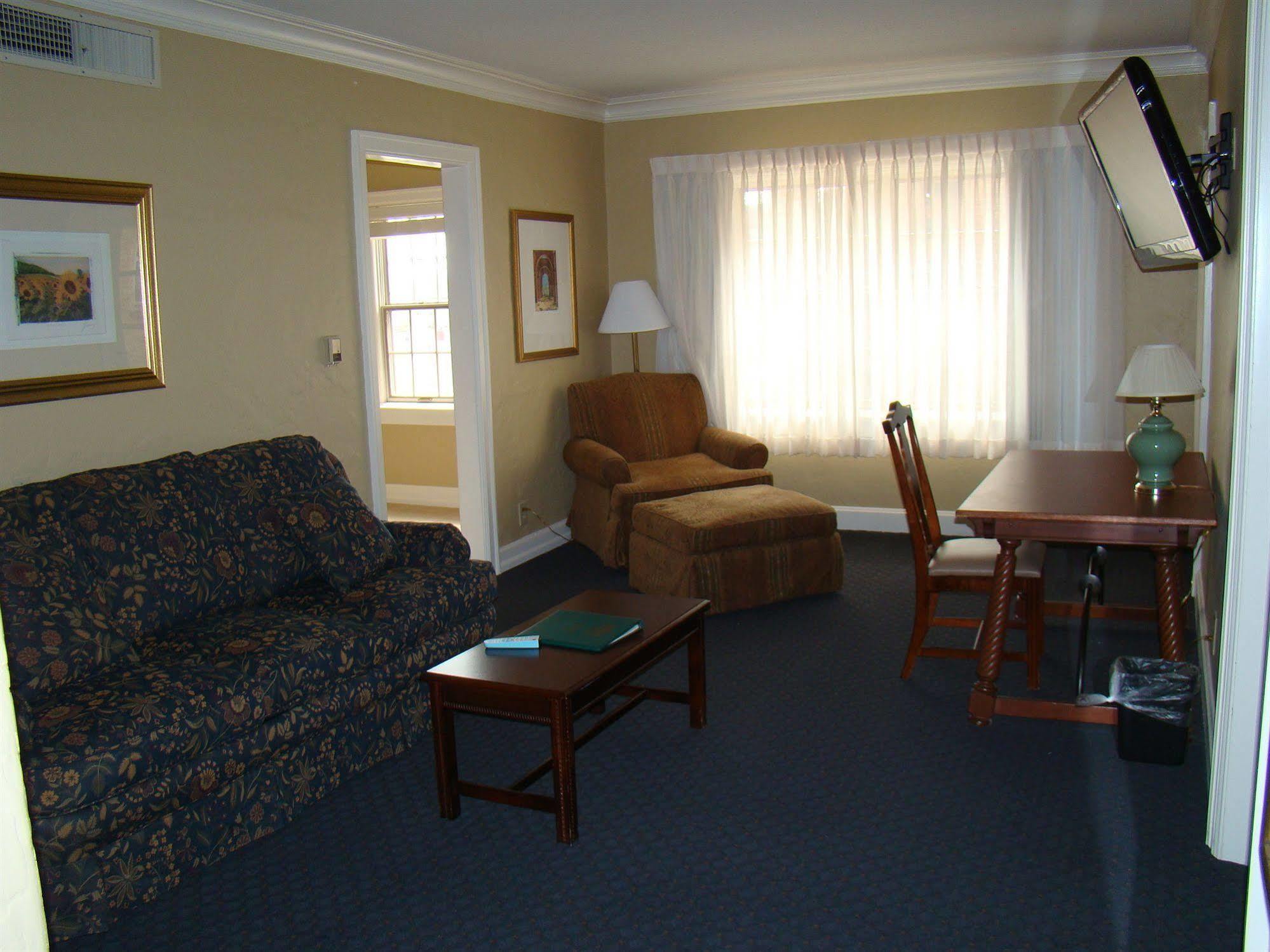 Senate Suites Extended Stay Hotel Topeka Eksteriør billede